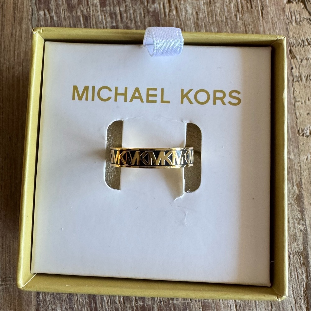 Michael kors ring - size 8